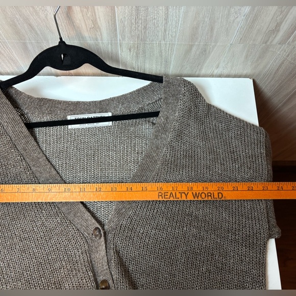 John Patrick vintage Brown Cardigan Sweater with V-neck and Tie Detail - Picture 6 of 10